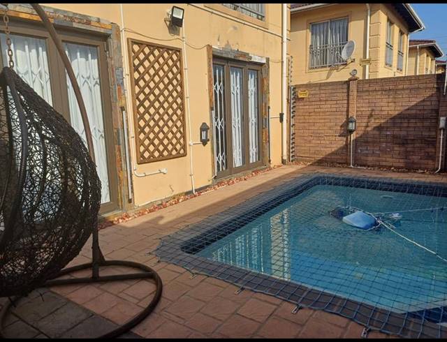 3 BEDROOM APARTMENT FOR SALE IN VELD EN VLEI
